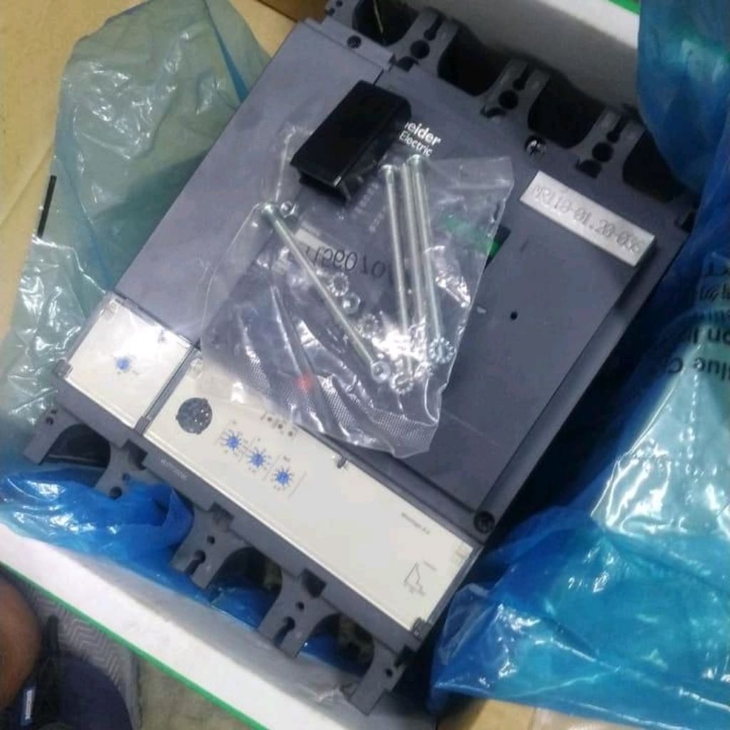 mccb nsx 630n 4pol 630a Schneider