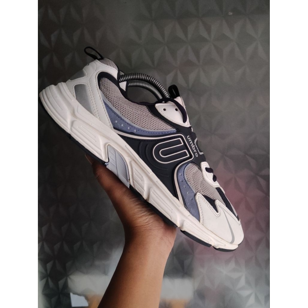 sepatu Umbro SZ 43 second bekas preloved