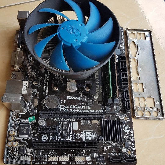 Sepaket AMD FM2+ A10 7700k | Gigabyte F2A68HM-DS2 soket FM2+ | Ram 8GB DDR3