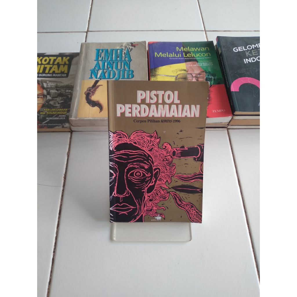 pistol perdamaian kuntowijoyo
