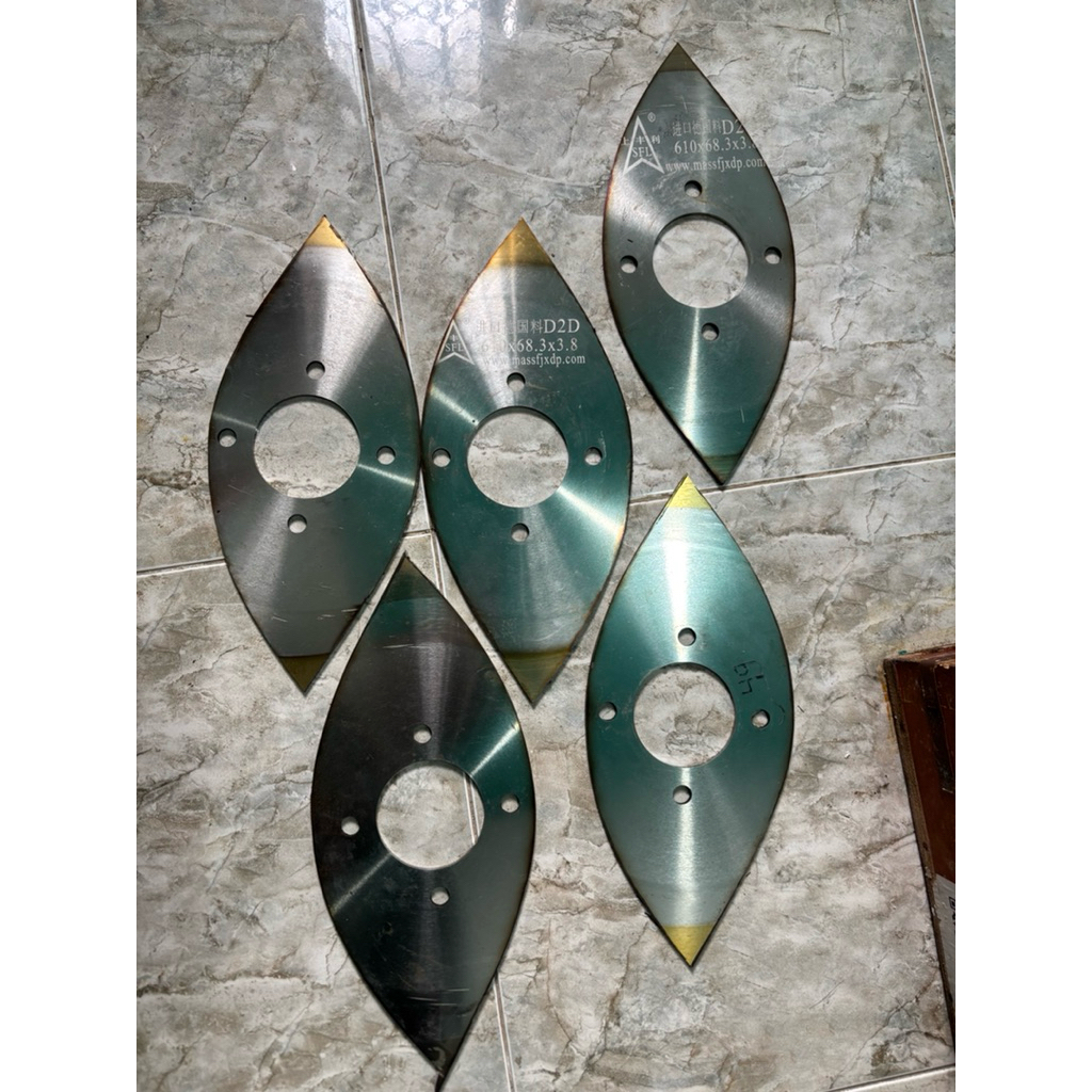 bahan pisau baja D2