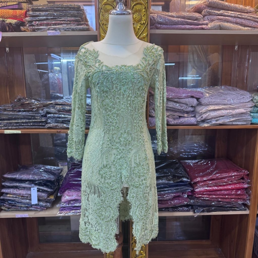Kebaya Hijau Sage Wanita