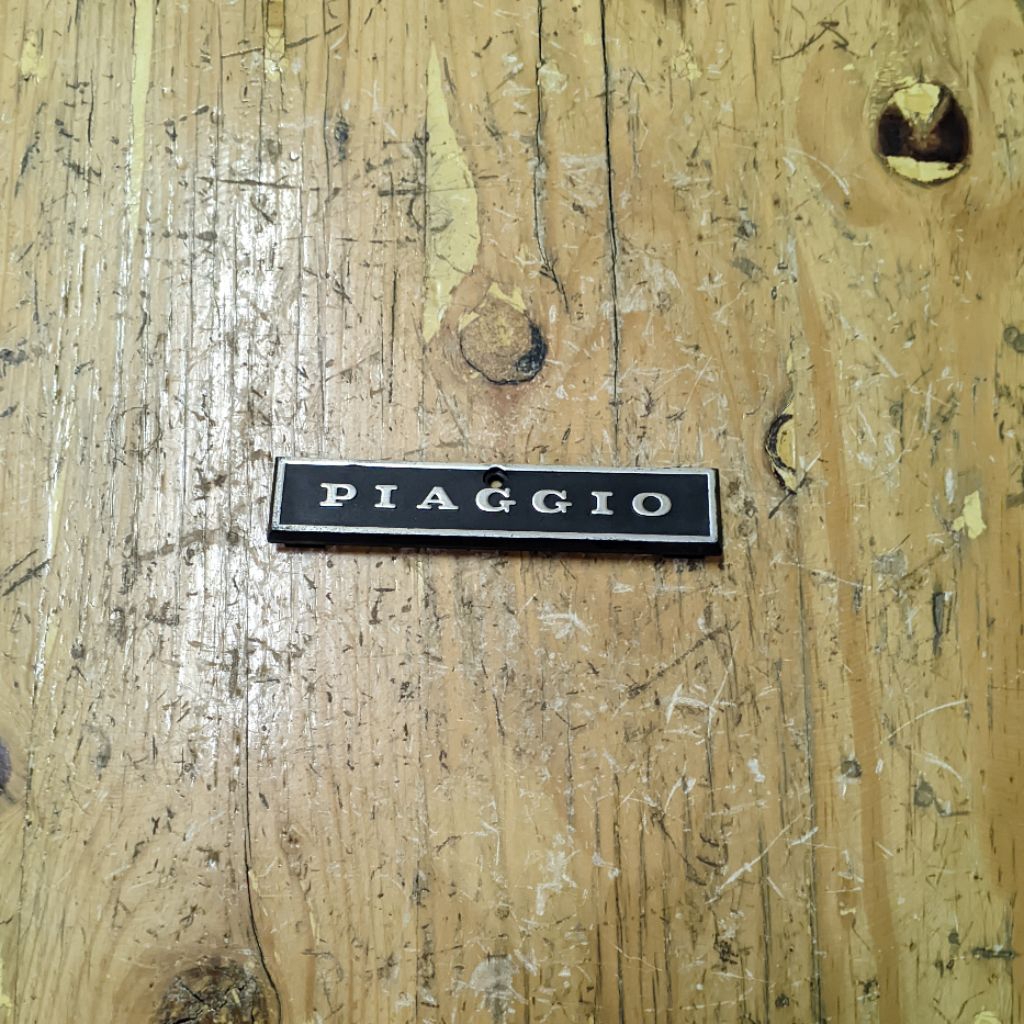 Emblem Piaggio Hidung Vespa PX Dan Motor Bekas Copotan
