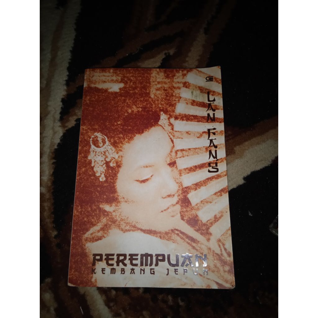 Perempuan KEMBANG JEPUN/Lang Fang, gramedia