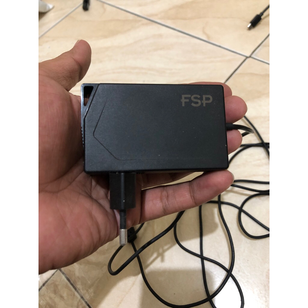 Adaptor berkualitas brand FSP 19v 3a 3.43a 65w 65watt