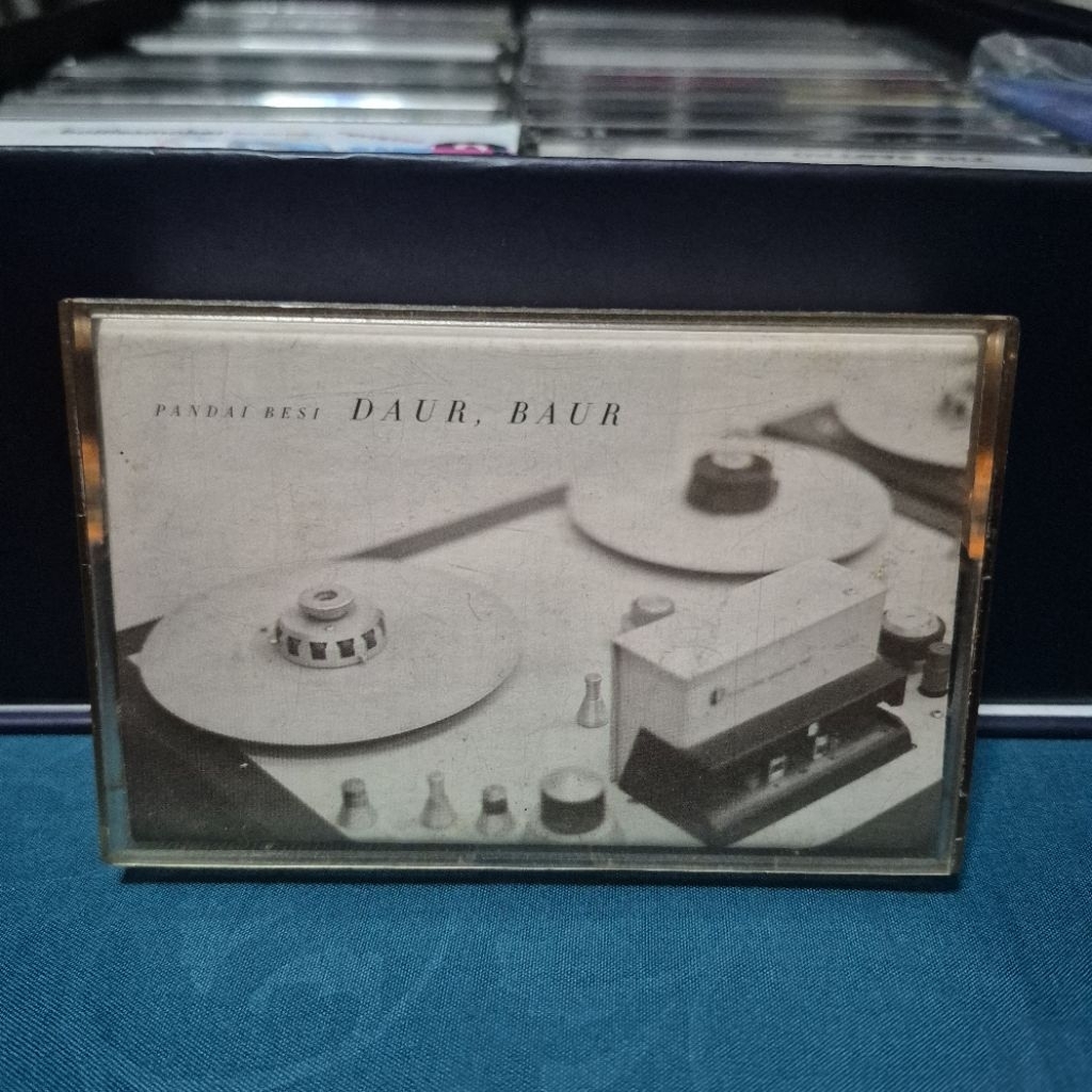 kaset pita pandai besi daur baur (proyek aransemen ulang lagu-lagu efek rumah kaca erk album self ti