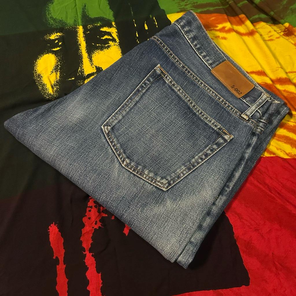 Celana Jeans Second “Uniqlo Japanese S-002 Original Straight Faded Blue Wash Jeans”