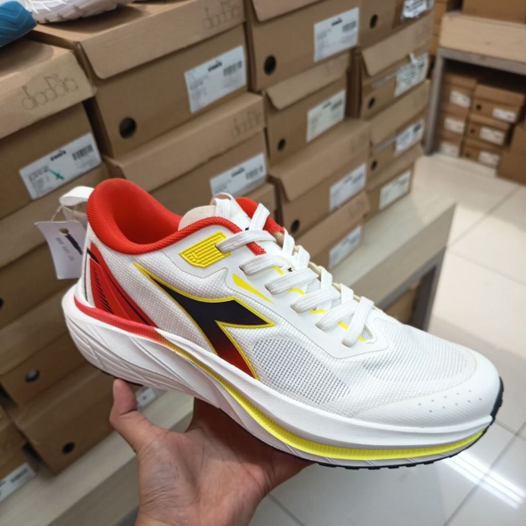 DIADORA RUNNING  PRIA WHITE RED