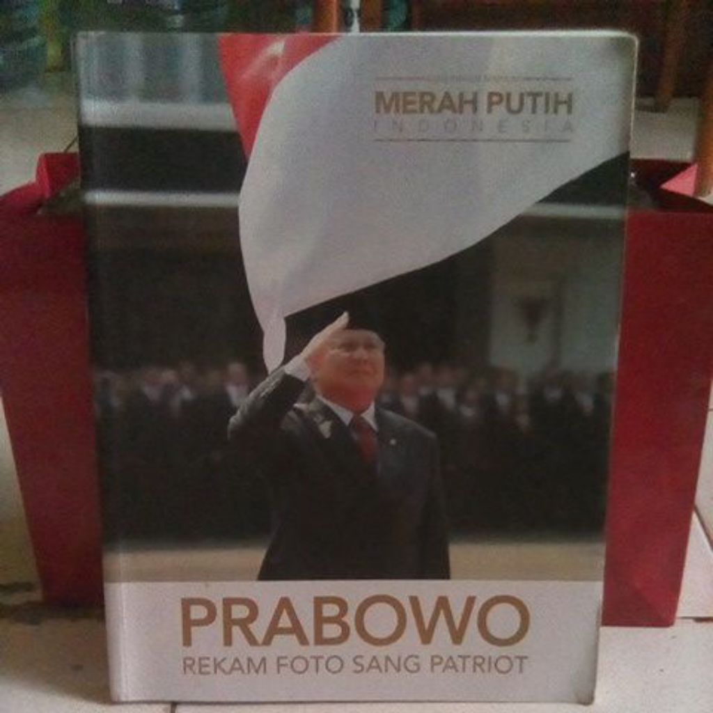 buku PRABOWO Rekam Foto Sang Patriot Edisi khusus Majalah Merah Putih Indonesia