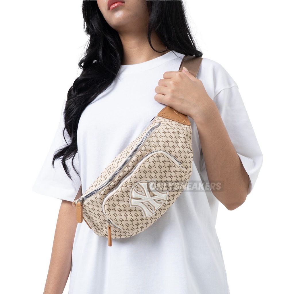 MLB MONOGRAM HIP SACK NEW YORK YANKEES BELT WHITE LOGO BEIGE WAIST BAG