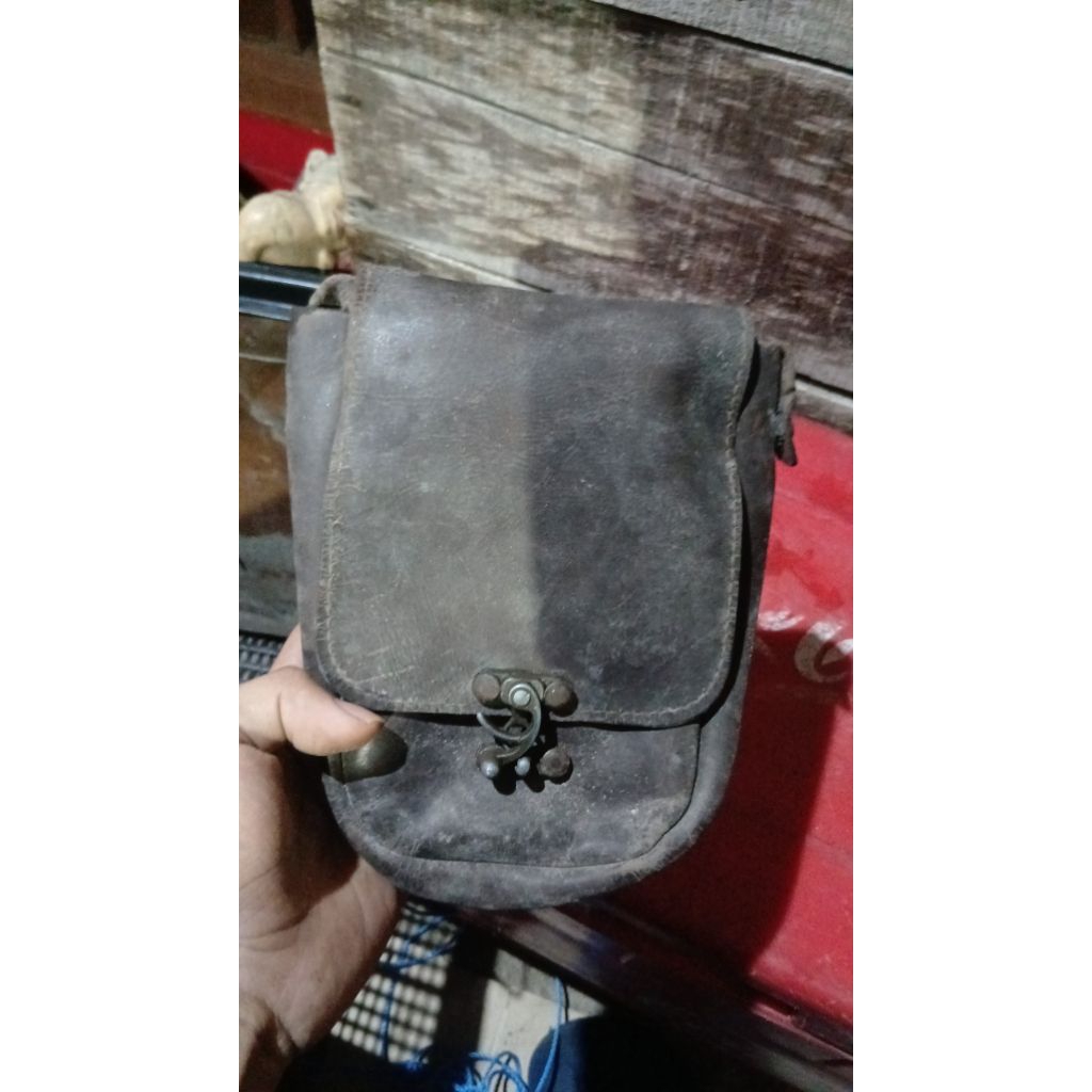 Tas kulit 155b jadul antik kuno lawas vintage display