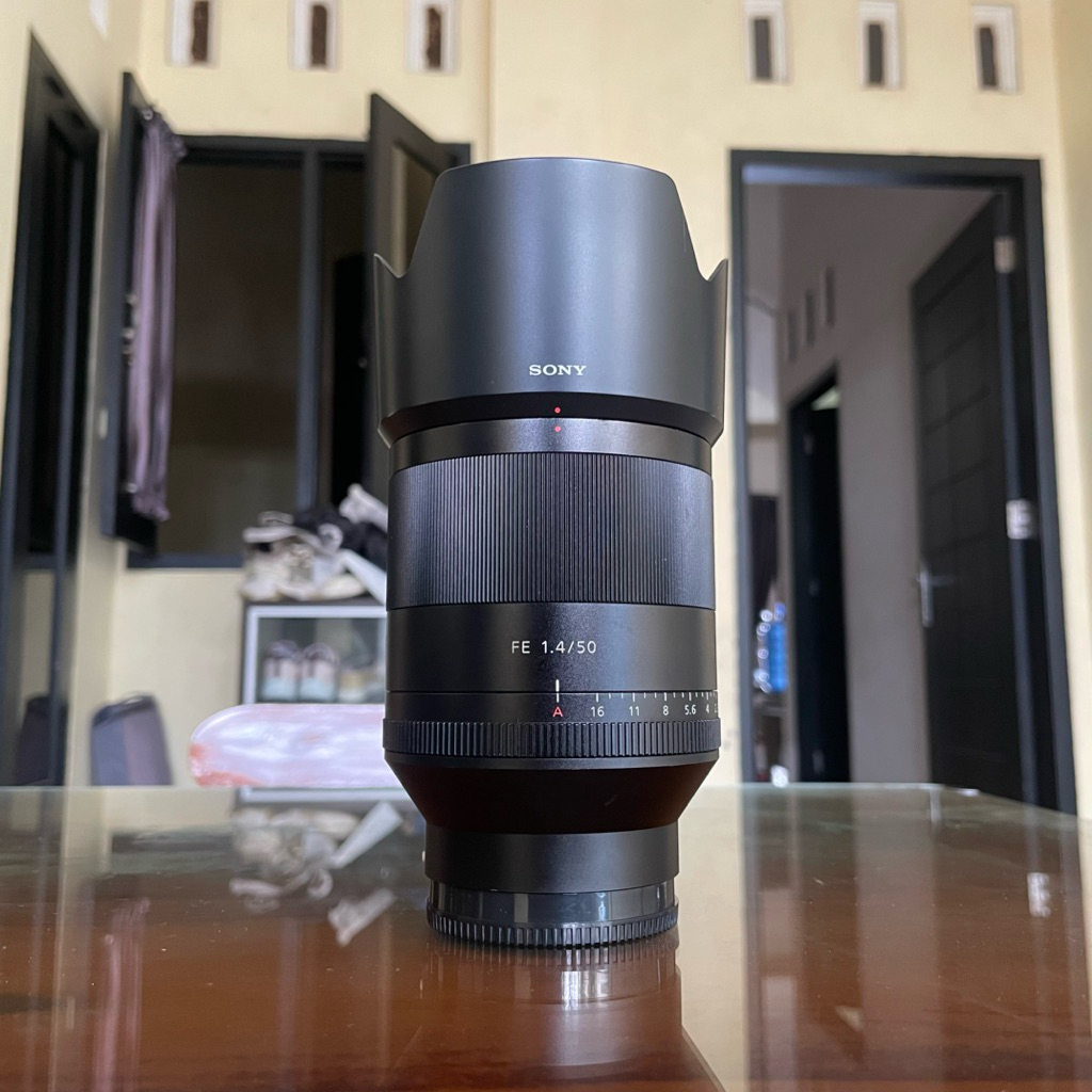 SONY FE ZEISS 50MM F1.4 FULL FRAME LENS