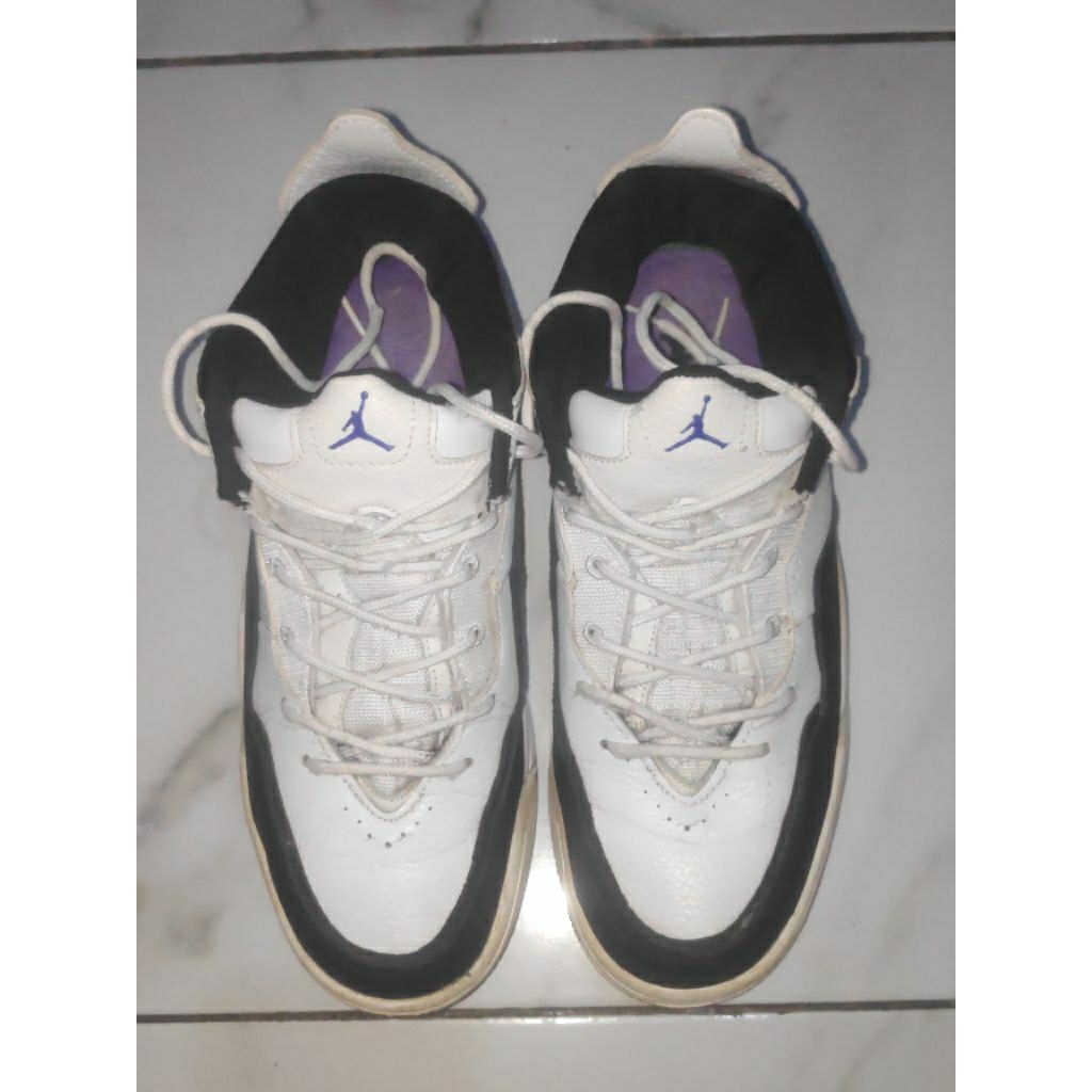 Sepatu Basket Air Jordan Courtside 23 Preloved