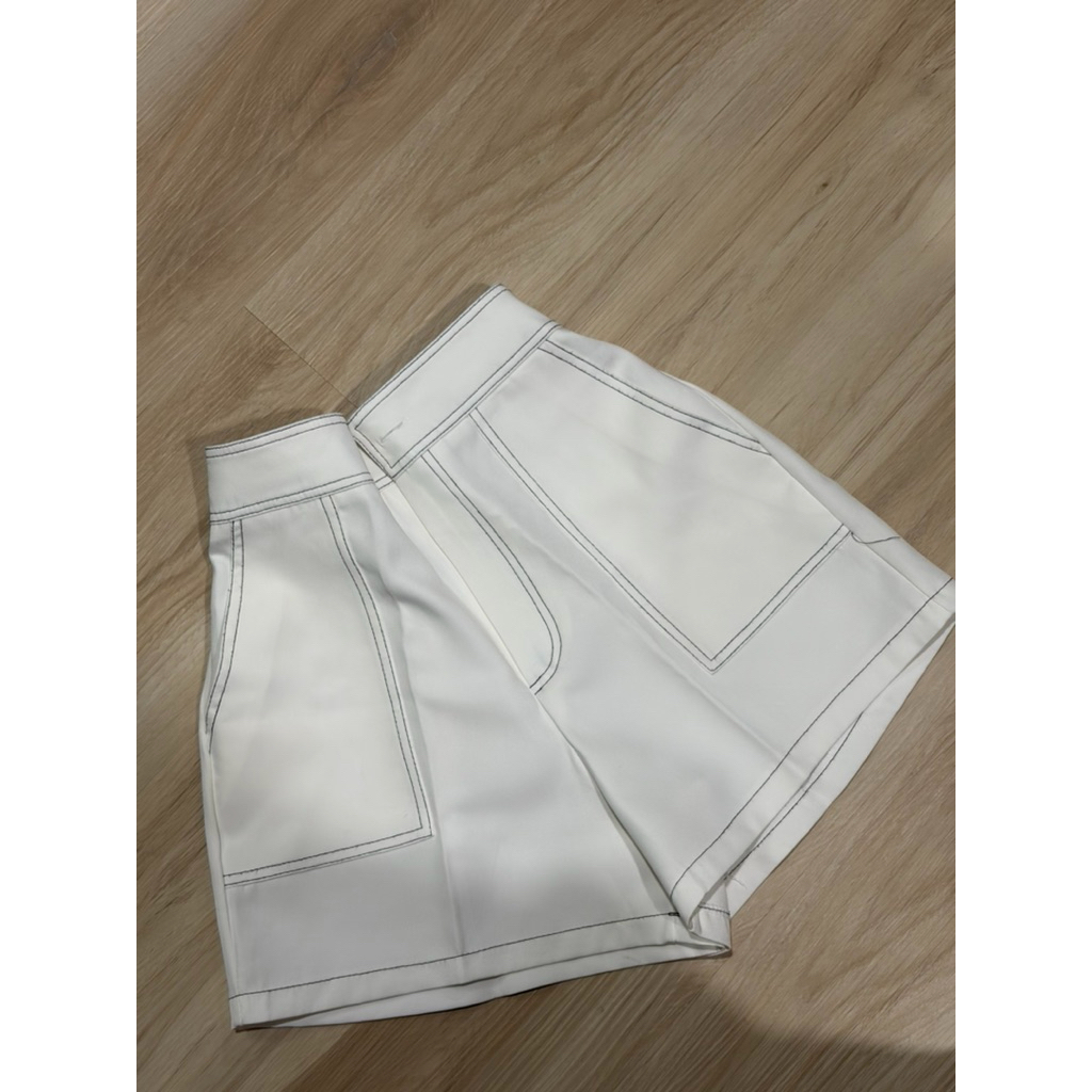 Celana Pendek Warna Putih Talent