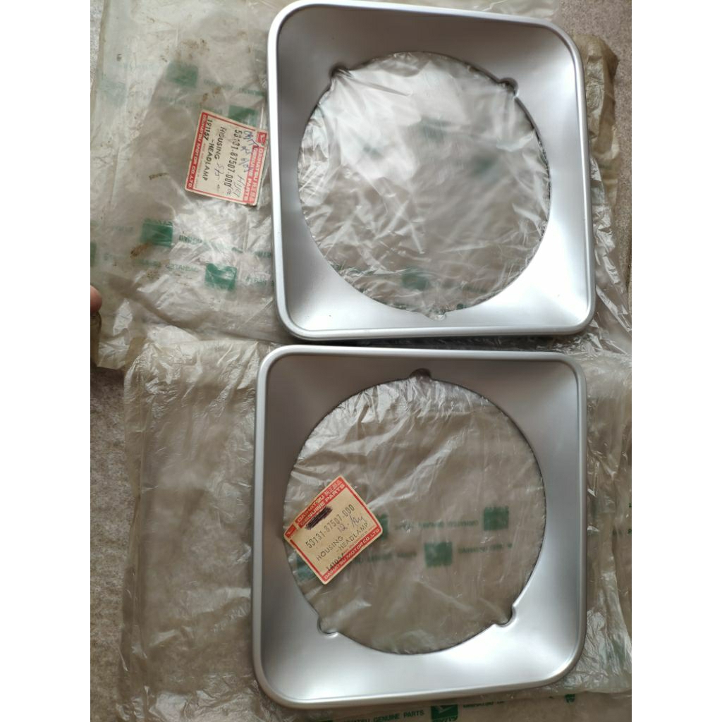 Garnish bingkai lampu depan Original Daihatshu S75 Hijet 1000