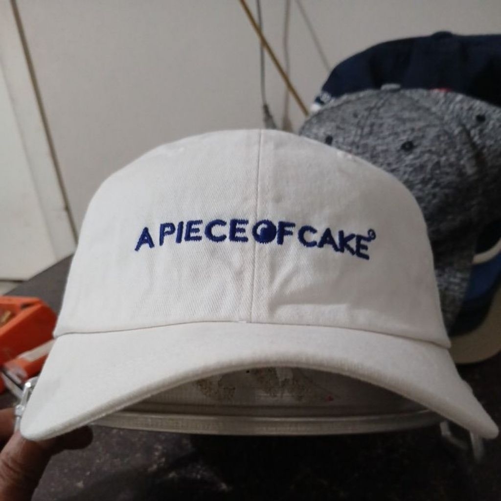 Topi baseball bahan katun denim warna putih logo bordir halus A PIECE OF CAKE second Original allsiz
