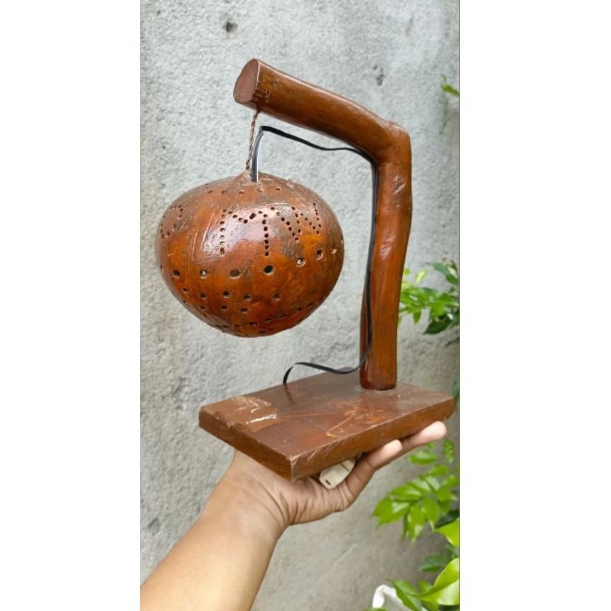 lampu duduk batok kelapa kerajinan