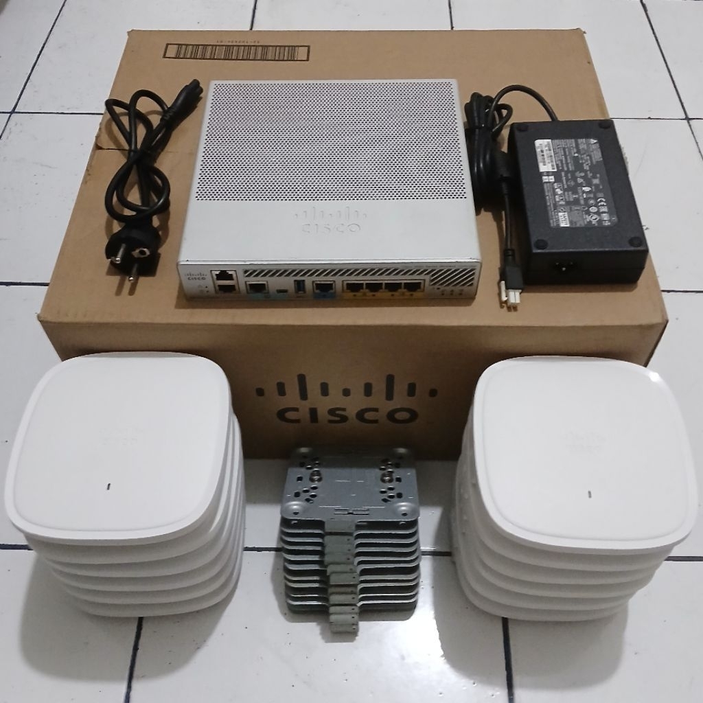 Cisco AIR-CT3504-K9 WLC 3500 + Access Point C9105AXI-F WiFi 6