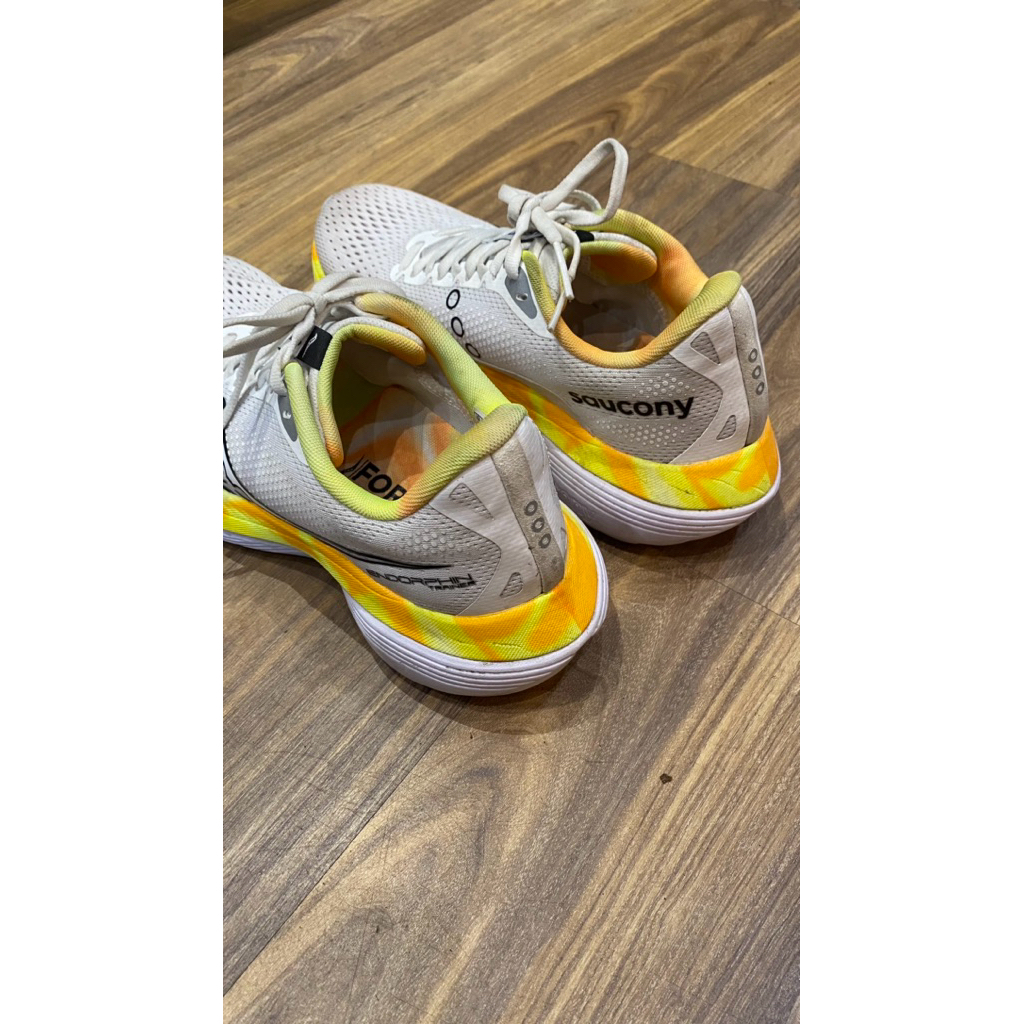SALE SEPATU RUNNING SOUCONY ENDORPHIN TRAINER JUAL RUGI PRELOVED