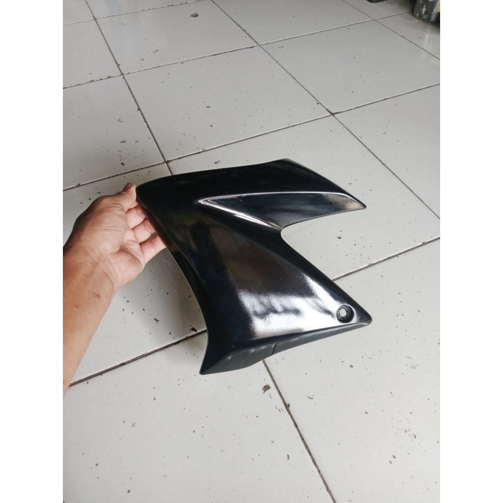 sayap tangki kiri Vixion old bekas original