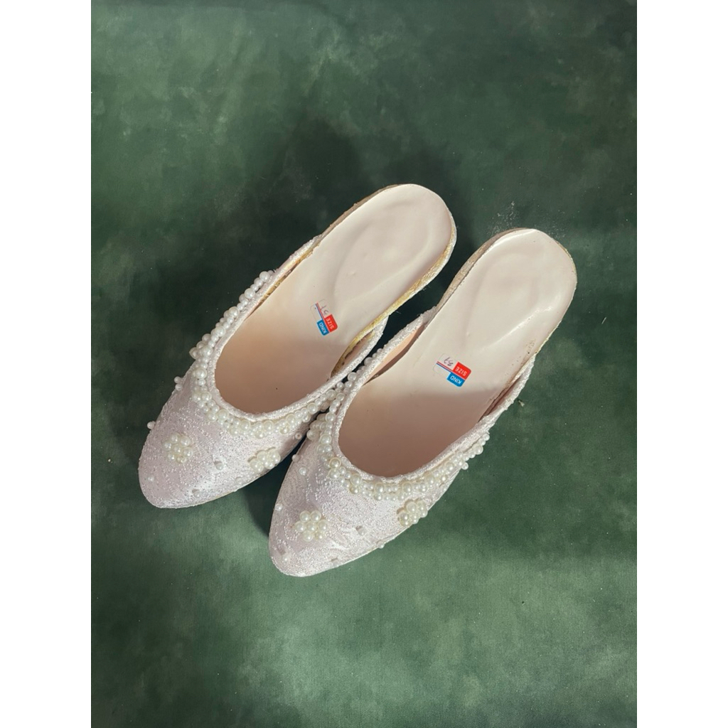 selop pengantin bludru/sepatupengantin/bludru bekas ukuran 37