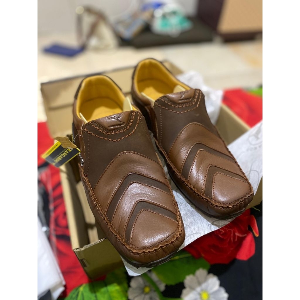 Sepatu Kangaroo