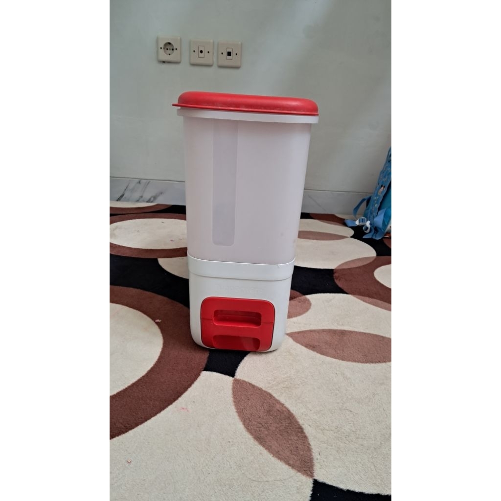 Preloved tempat beras/rice smart tupperware 10kg