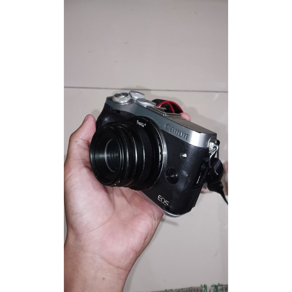 Canon M6 Second