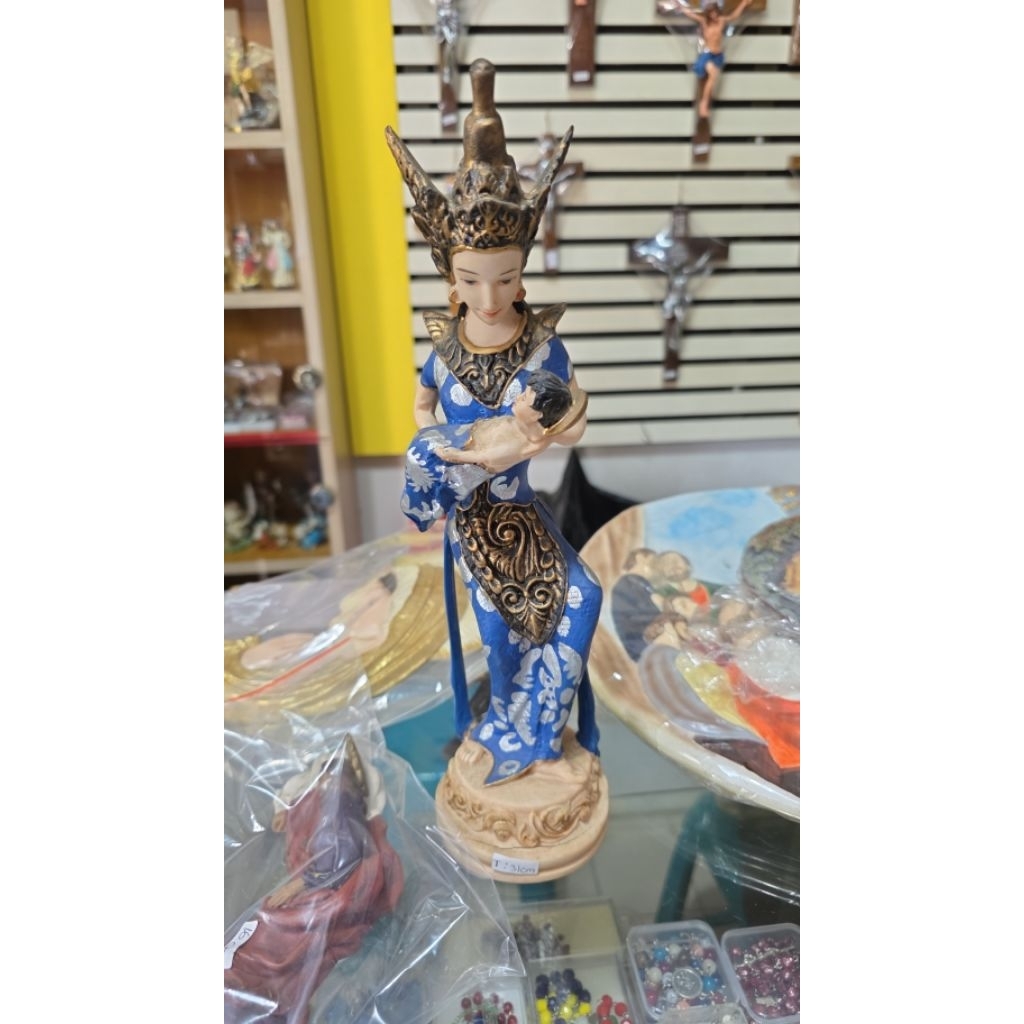 Patung Bunda Maria versi Bali (antik)   tinggi 31 cm
