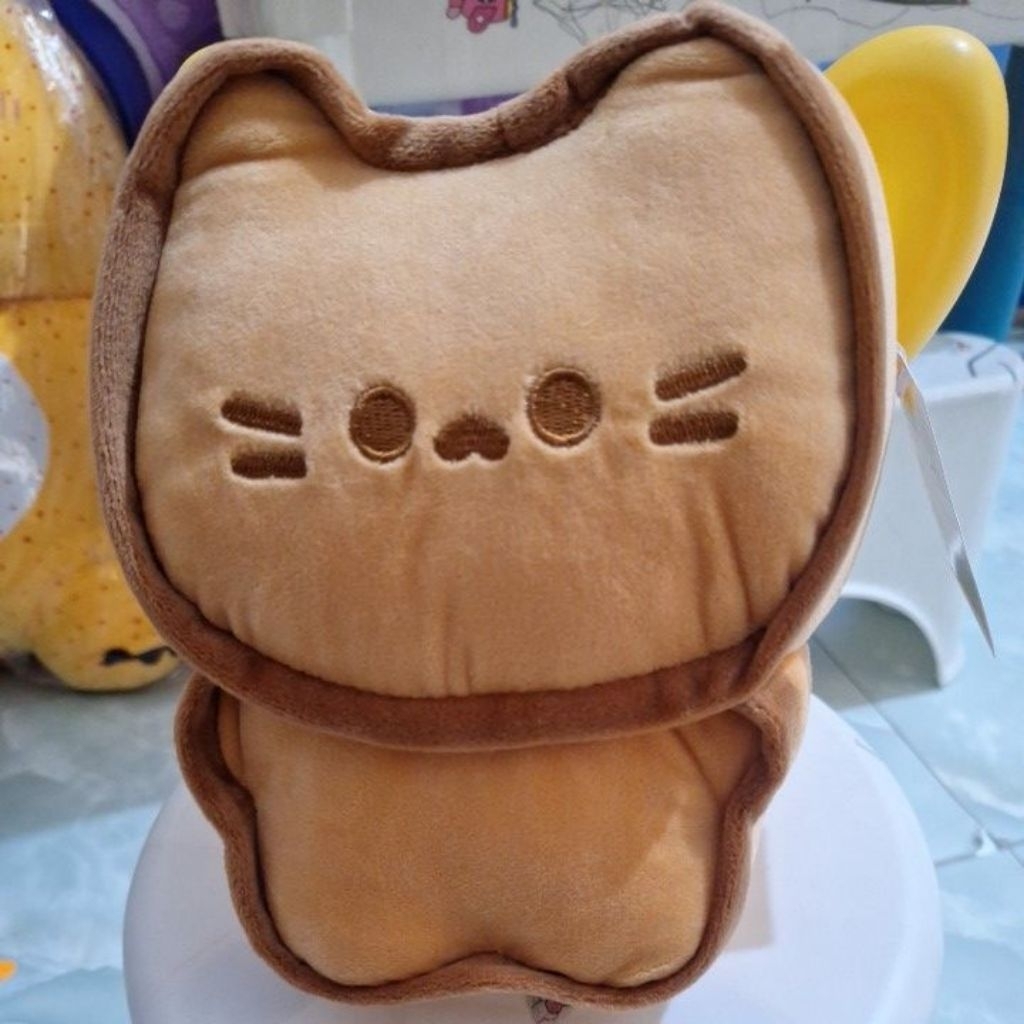 Boneka lucu kucing coklat