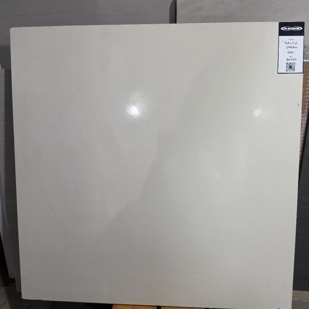 keramik lantai kamar tidur ruang tamu indoor rumah PLATINUM 60x60 SALSA CREAM polos glossy