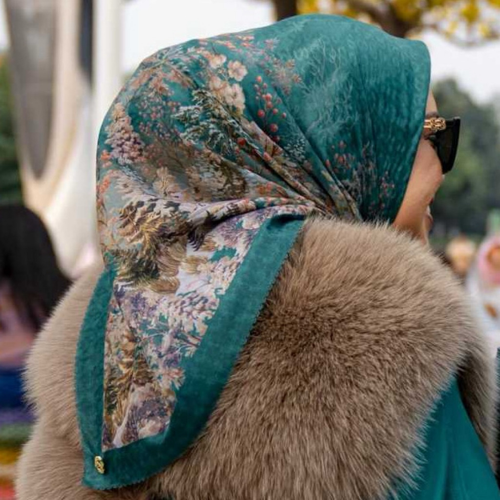 Buttonscarves Holiday Evergreen