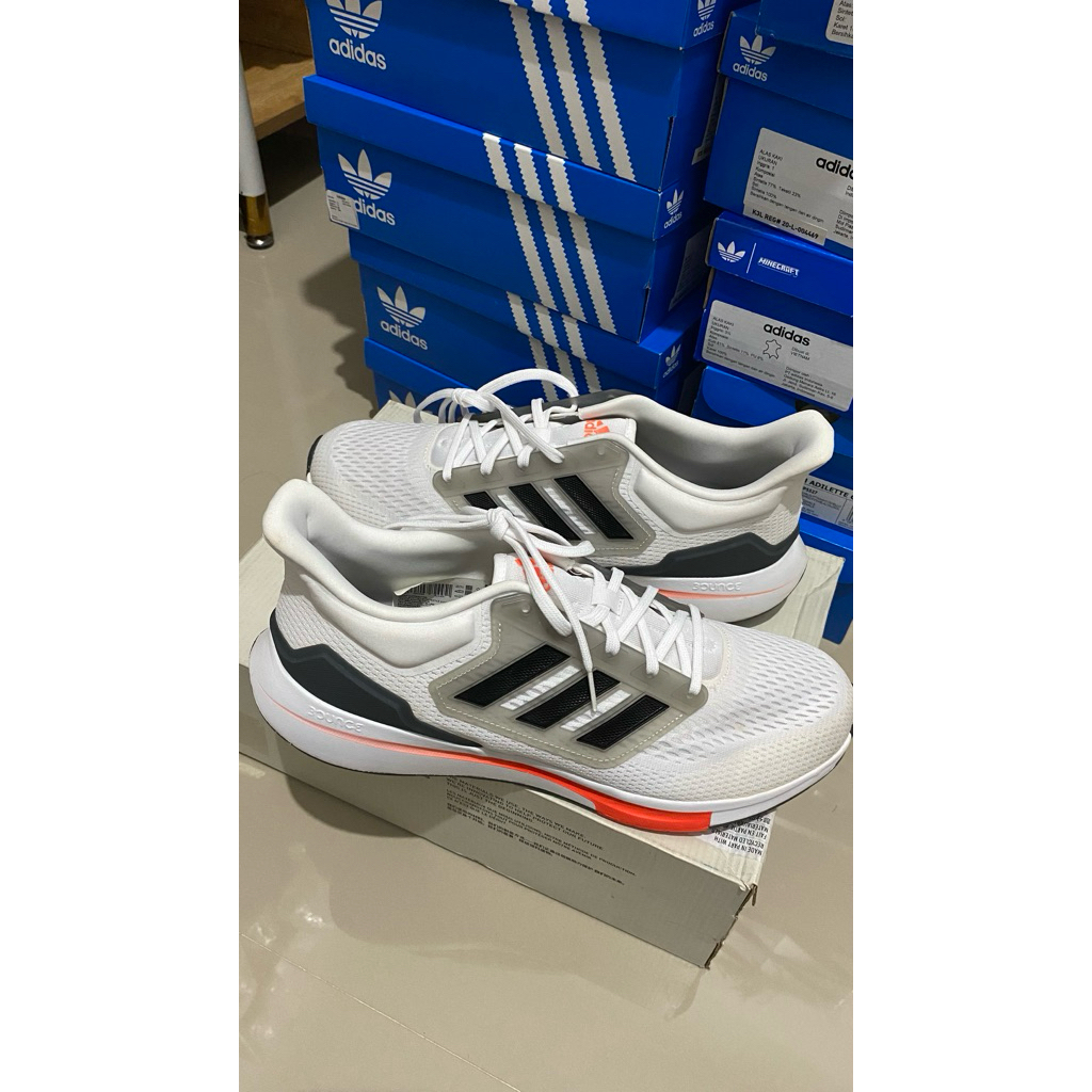 SEPATU ADIDAS RUNNING COURSE A PIED - WHITE