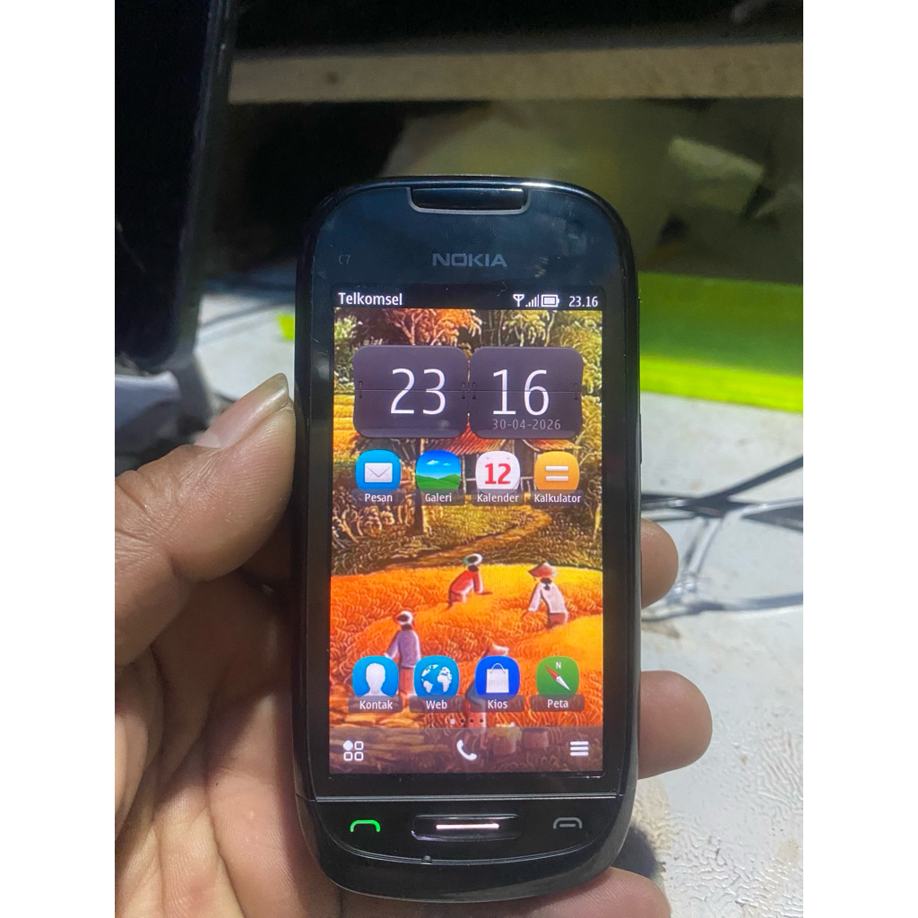 Nokia C7 00