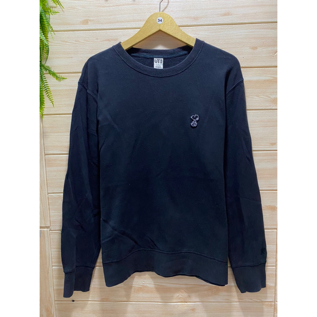[29] crewneck uniqlo kaws x peanuts