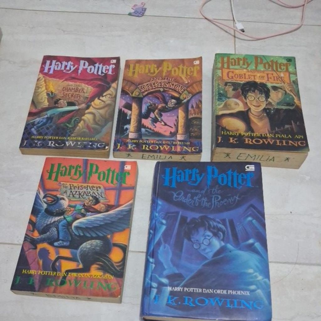 NOVEL HARRY POTTER. JK ROWLING
