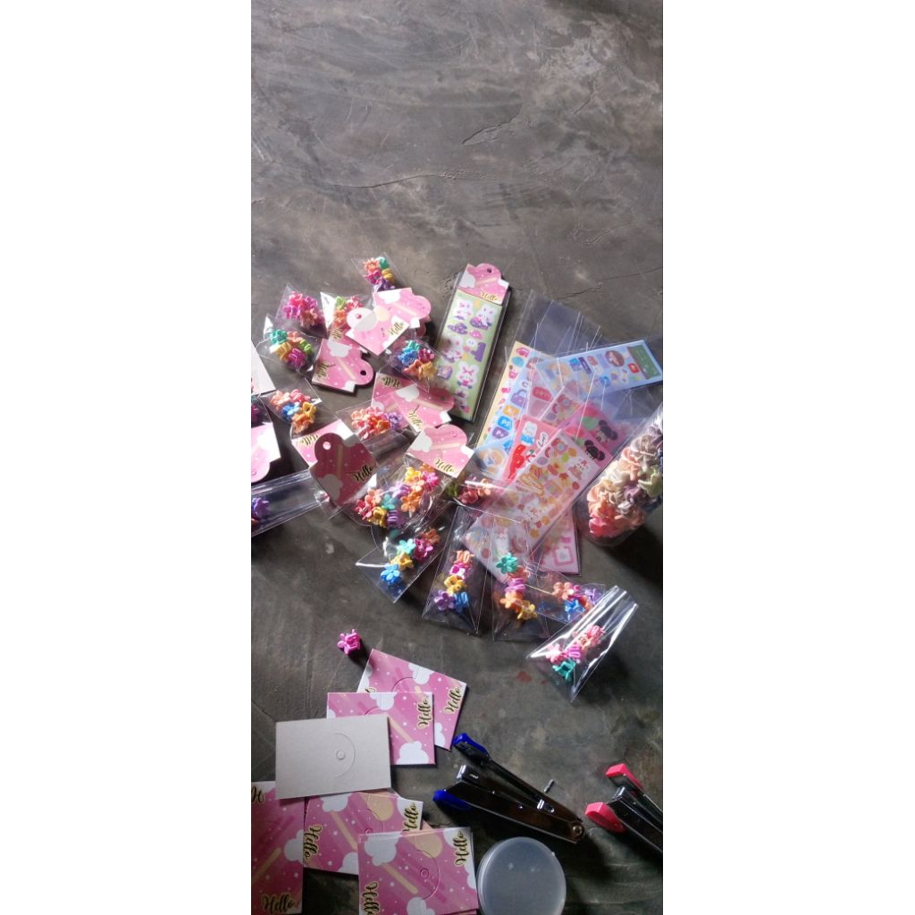 paket usaha serba 2000/isi 40pics aksesoris serba 2rb/paket usaha aksesoris dan mainan serba 2000