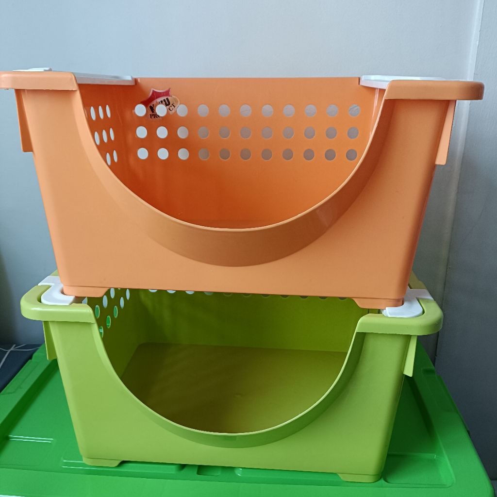 Konteiner rak susun plastik second preloved khusus instant, rak serbaguna second bekas