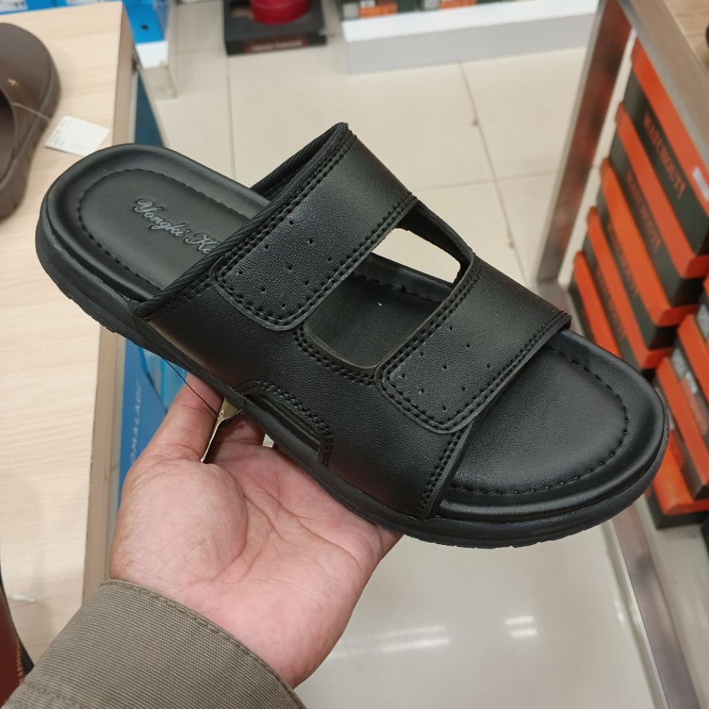 YONGKI KOMALADI SANDAL SLIP ON PRIA ORIGINAL