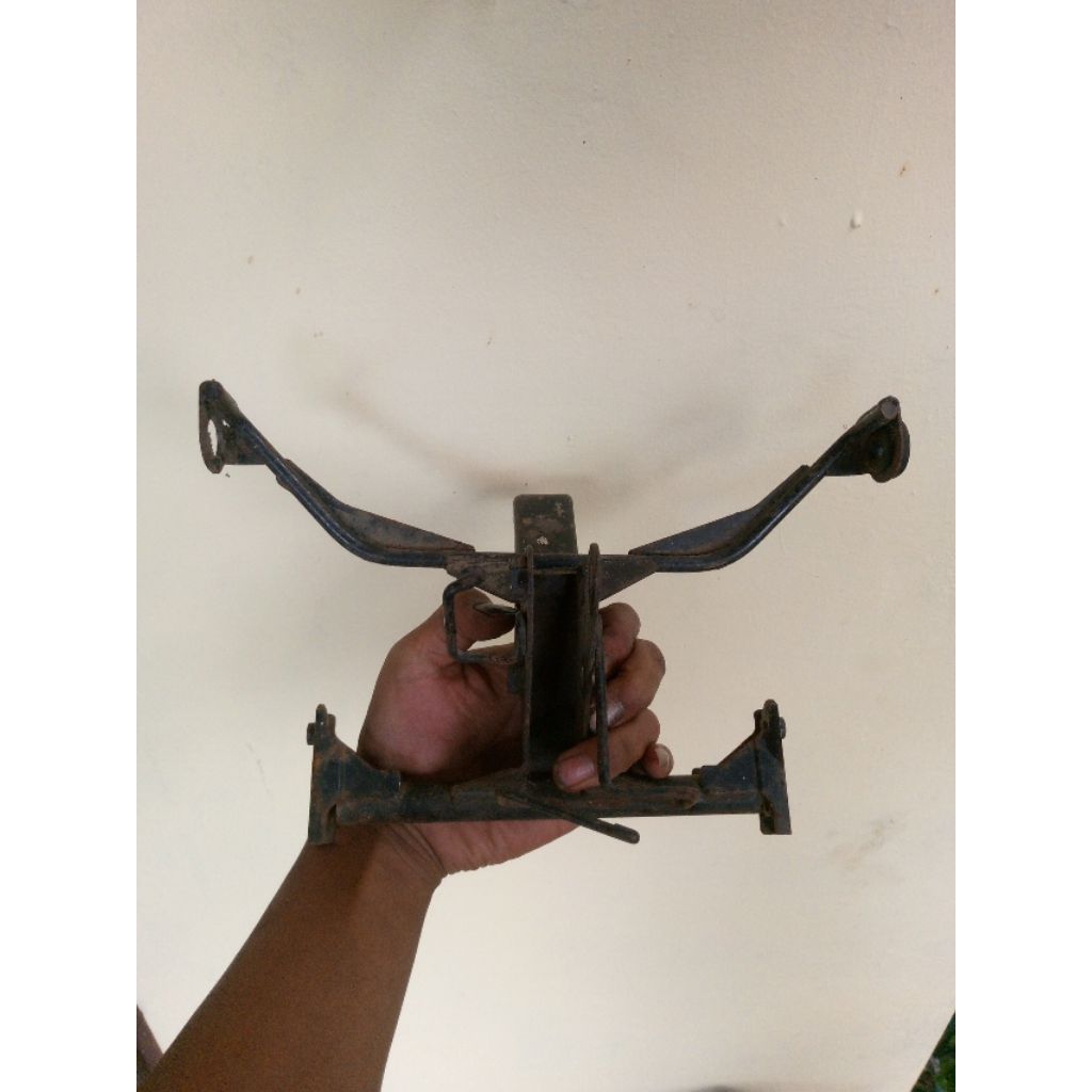 breket tatakan dudukan panel depan body honda cs1 original second