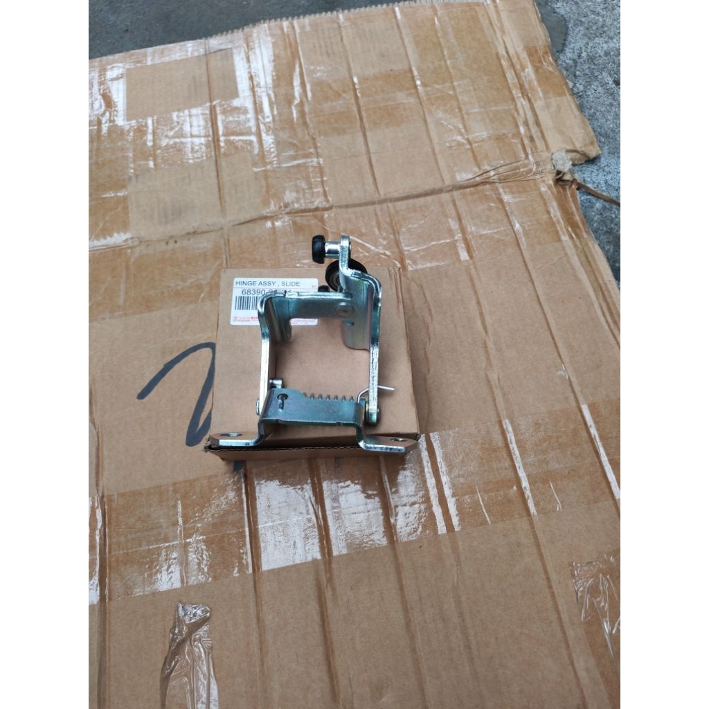 roller pintu sliding tengah kiri hiace premio bearing pintu tengah