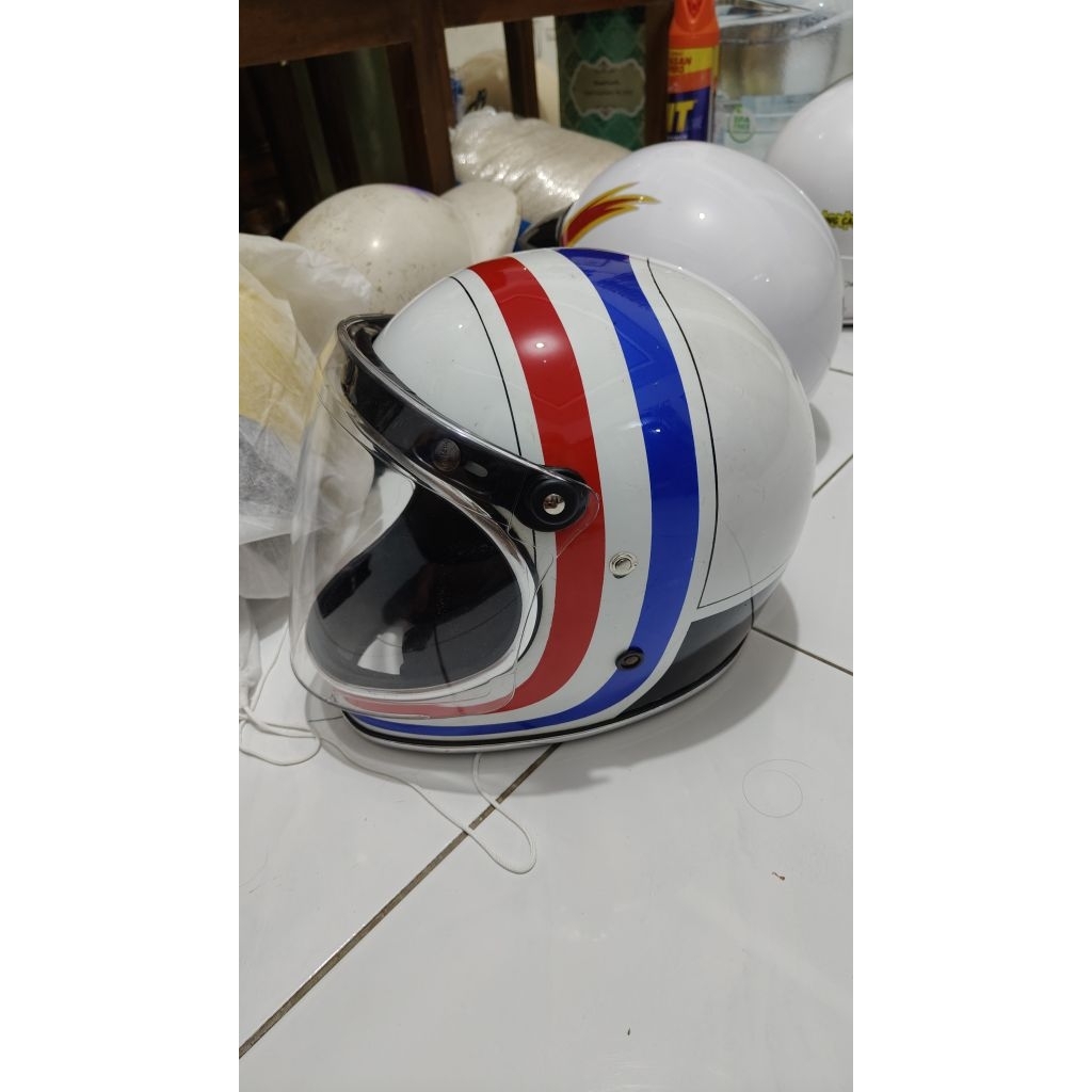 HELM BELL BULLIT KACA VENOM (HELM BEKAS REPLIKA, KACA BARU)