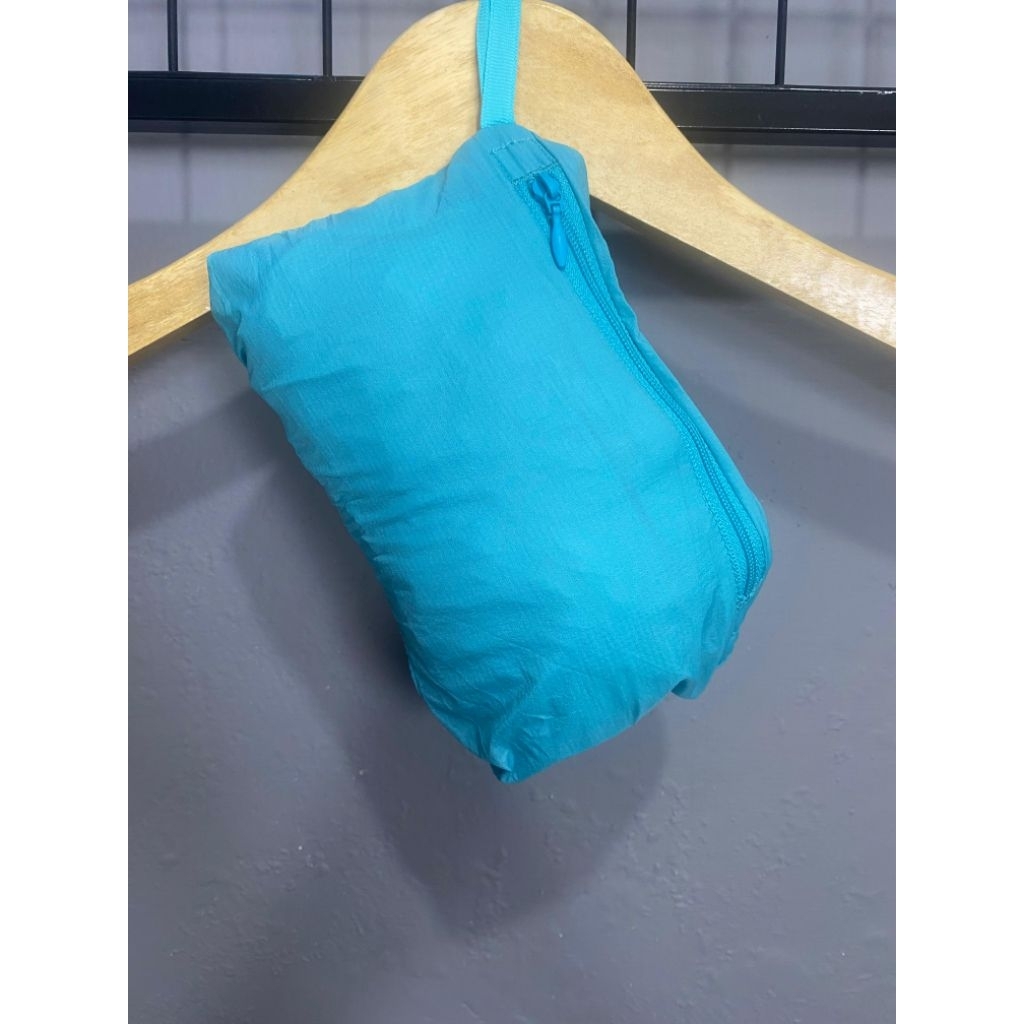 UNIQLO LIGHTWEIGHT JAKET PACKABLE