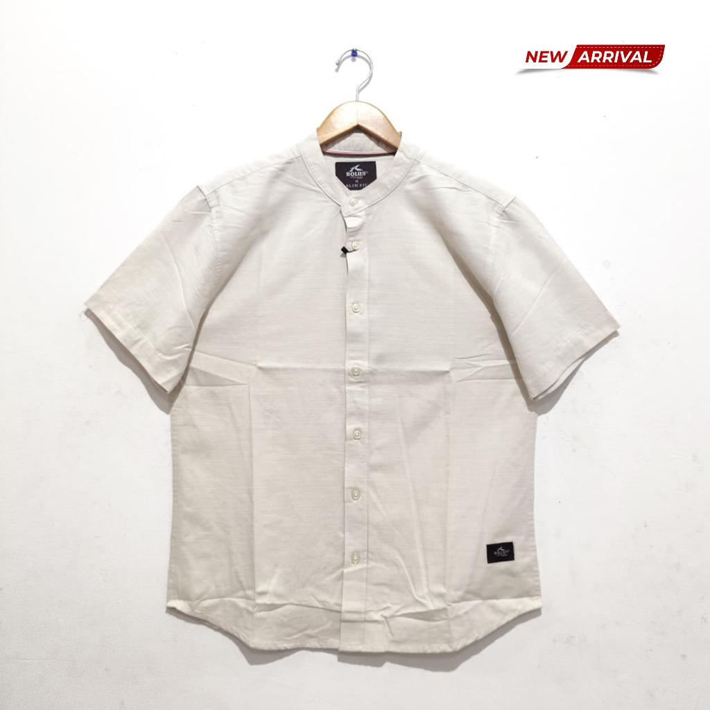 ROLUN Kemeja Casual Pria Polos Slim Fit Cream Lengan Pendek RLKK140386