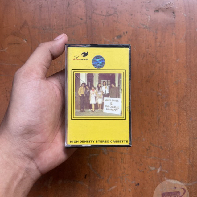 Kaset Pita White Shoes and The Couples Company