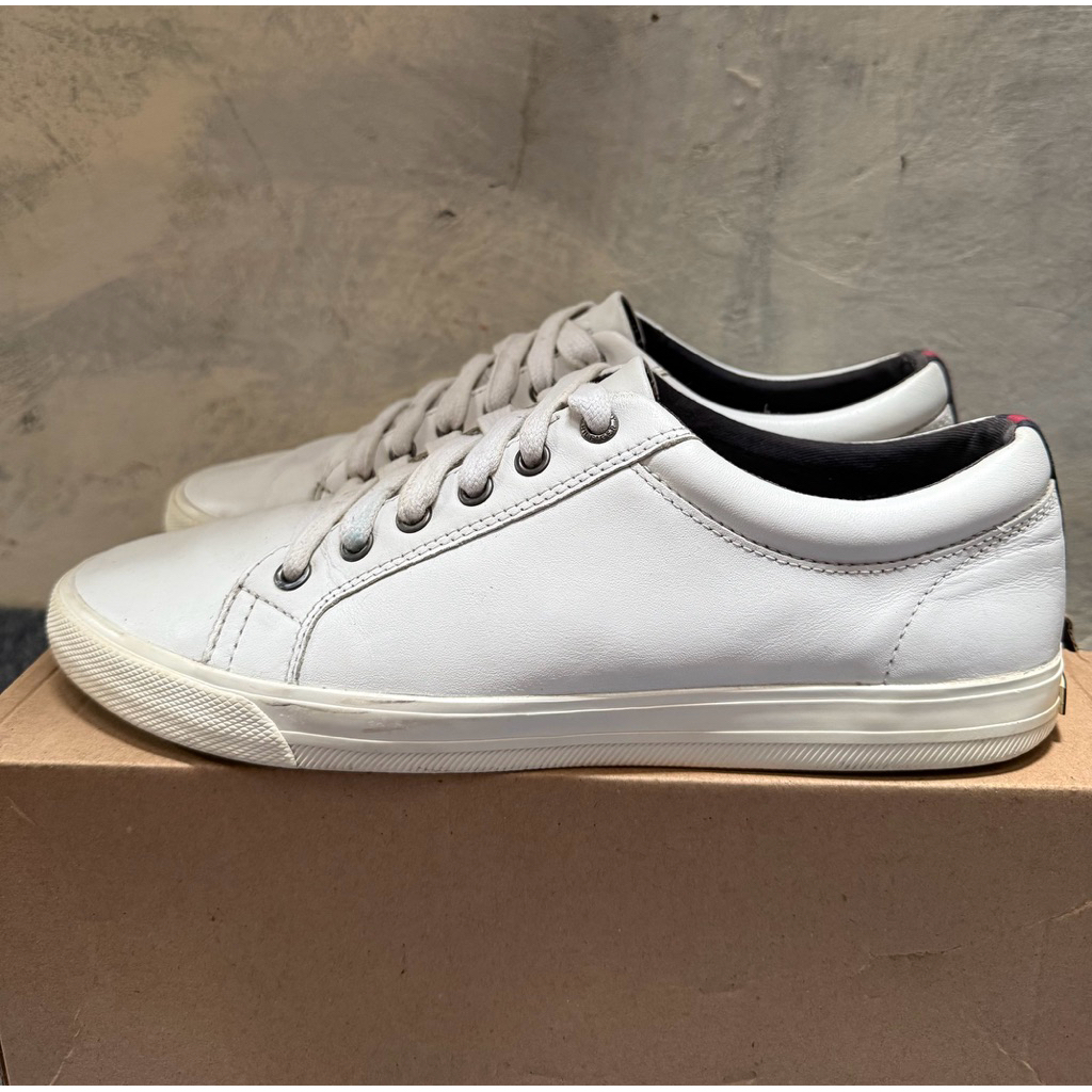 Sepatu Tommy Tomhil