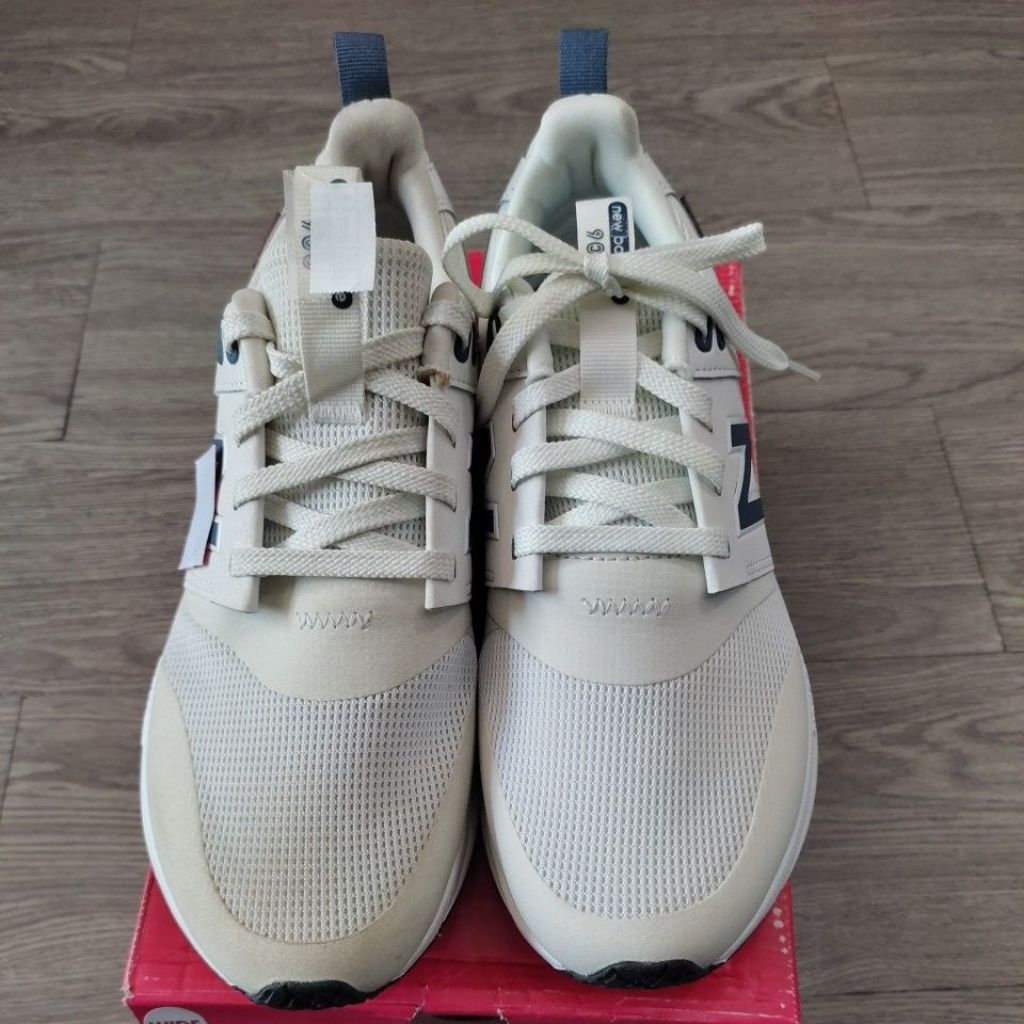 Sepatu Walking White UA900AR2