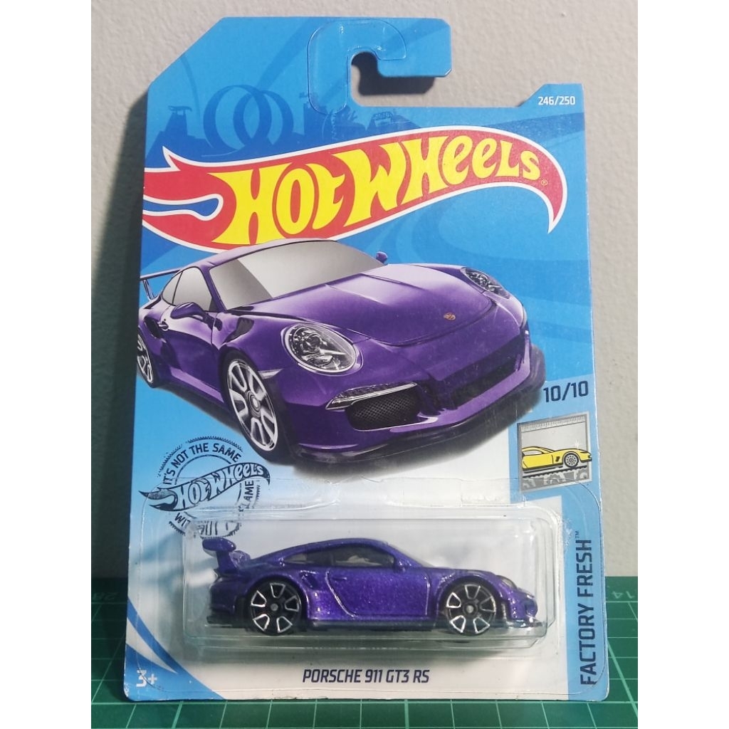 Hot Wheels Porsche 911 GT3 RS Ungu