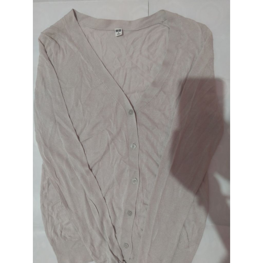 Cardigan Uniqlo Abu-abu Muda