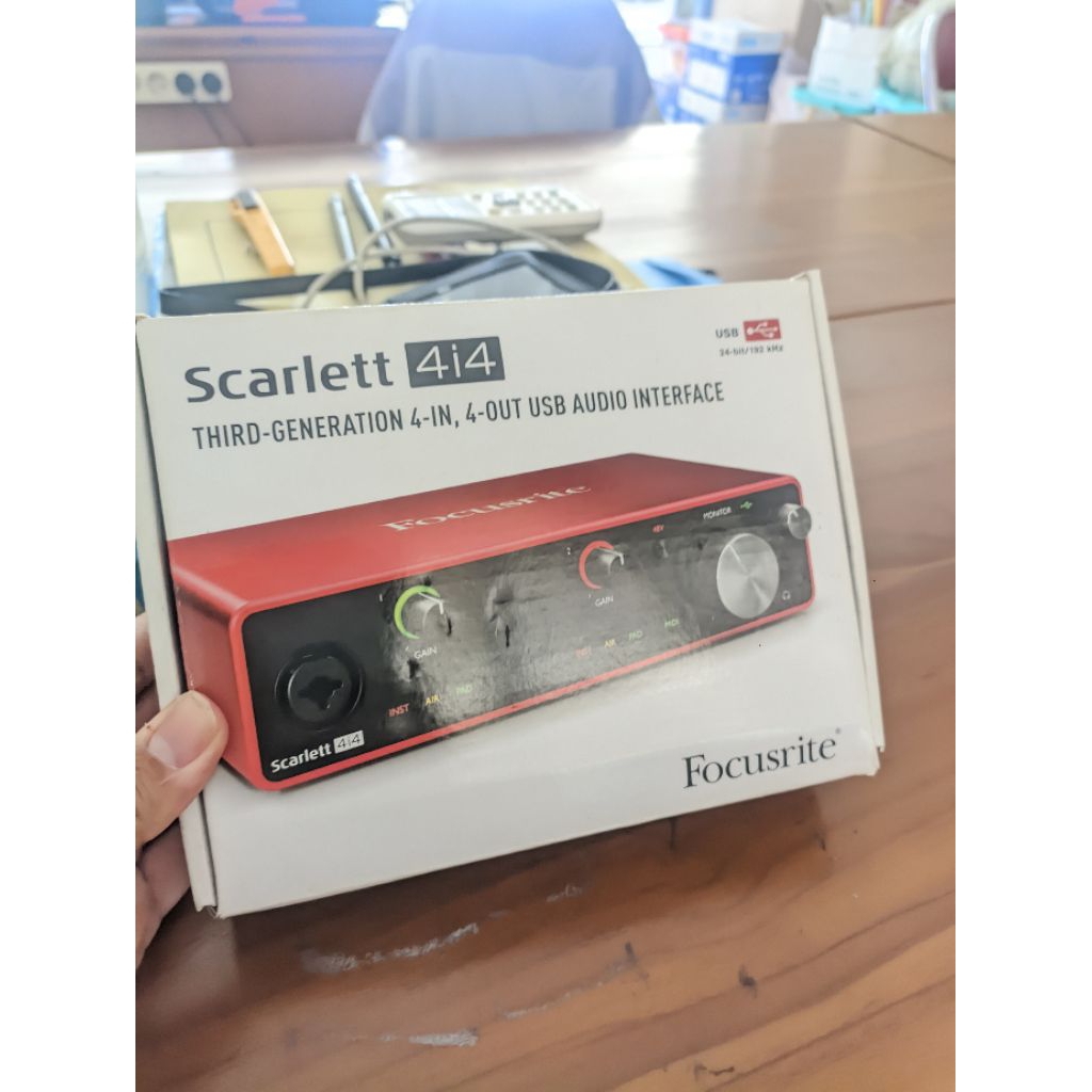 soundcard focusrite gen 3 4i4 scarlet